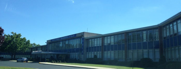 Union Catholic High School is one of สถานที่ที่ Spencer ถูกใจ.