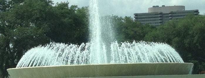 Mecom Fountain is one of Lugares favoritos de Aptraveler.