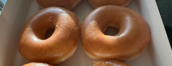 Krispy Kreme Doughnuts is one of Tempat yang Disimpan Jackie.