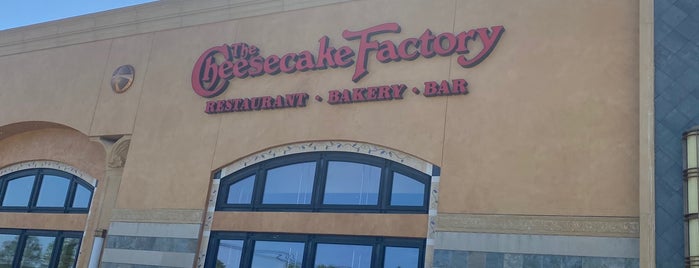 The Cheesecake Factory is one of Great for Dates Restaurants.