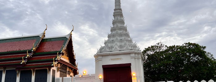 Deva Phithak Gate is one of MDF.