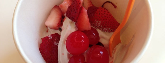 Orange Leaf Frozen Yogurt is one of Jackieさんの保存済みスポット.