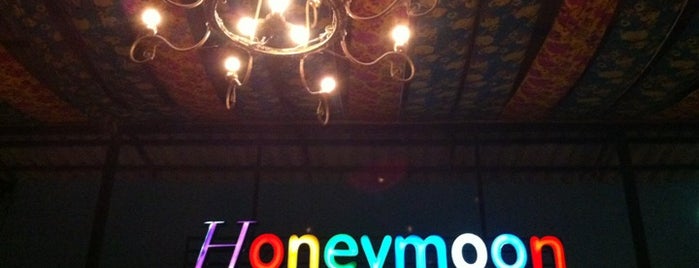 Honeymoon is one of Lugares favoritos de Aimee.
