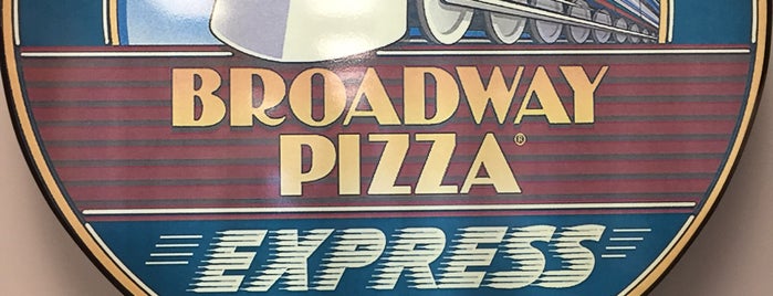 Broadway Pizza is one of Tempat yang Disukai Harry.