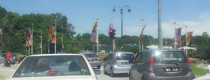 Simpang Bt 3 Shah Alam is one of Tempat yang Disukai ꌅꁲꉣꂑꌚꁴꁲ꒒.