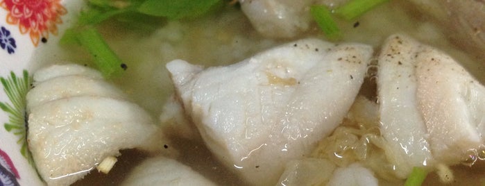 ข้าวต้มปลามหาชัย is one of Aroi Tao Poon.