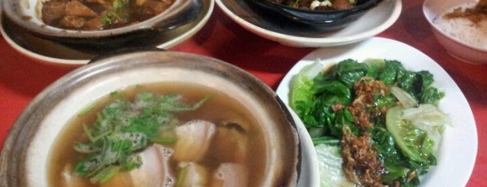Hing Kee Bak Kut Teh (興记肉骨茶) is one of Bib Gourmand (Michelin Guide Malaysia).