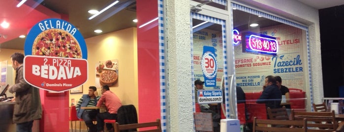 Domino's Pizza is one of สถานที่ที่ PıN@R ถูกใจ.