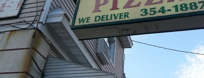 Santillo's Brick Oven Pizza is one of สถานที่ที่ Brew ถูกใจ.