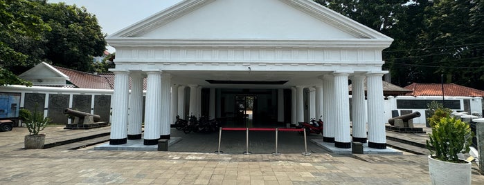 Museum Taman Prasasti is one of ENTERTAINMENT.