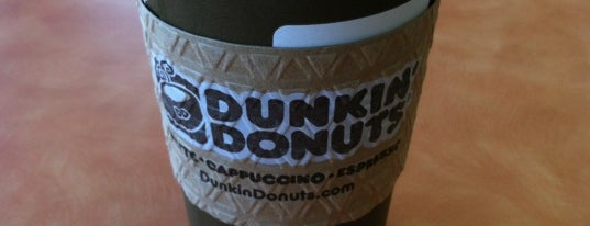 Dunkin' is one of Lugares favoritos de Neil.