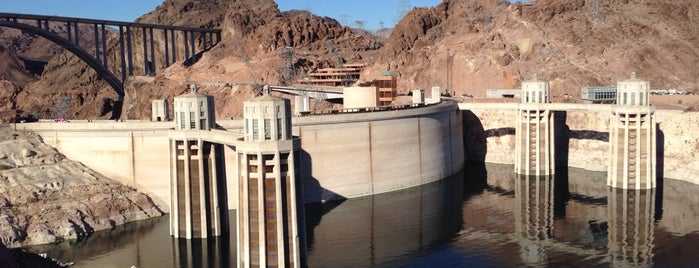 Pink Jeep Tours- Hoover Dam is one of สถานที่ที่ Lizzie ถูกใจ.
