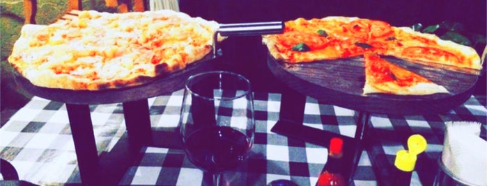 Buruz Pizza & Vino is one of Q.