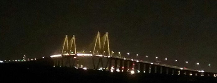 Fred Hartman Bridge is one of Russさんのお気に入りスポット.