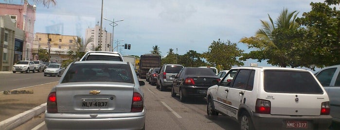 Avenida Assis Chateaubriand is one of Principais Ruas e Avenidas de Maceió.