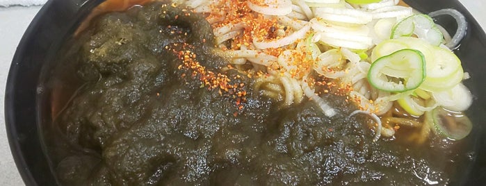 立食蕎麦処 おか田 is one of Asian Food(Neighborhood Finds)/SOBA.