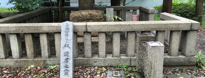 城中焼亡埋骨墳 is one of 大阪城の見所.