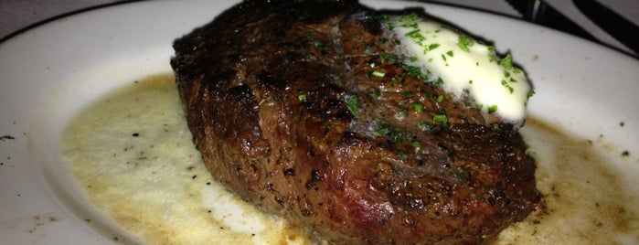 Ruth's Chris Steak House is one of Locais curtidos por SPQR.