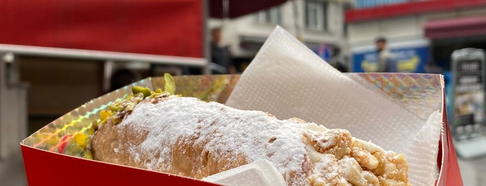 Como Bakery is one of Alper T.'ın Beğendiği Mekanlar.