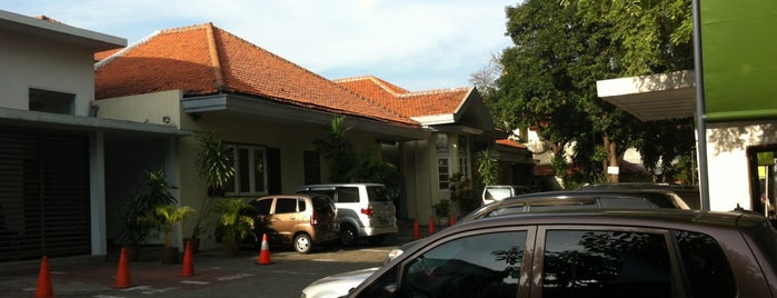 Goethe-Institut Jakarta is one of Lugares favoritos de Farah.