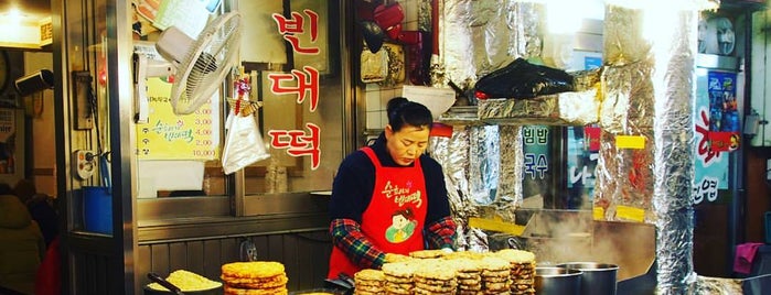 Gwangjang Market is one of Seoul 5 Hours: Old and new Seoul.