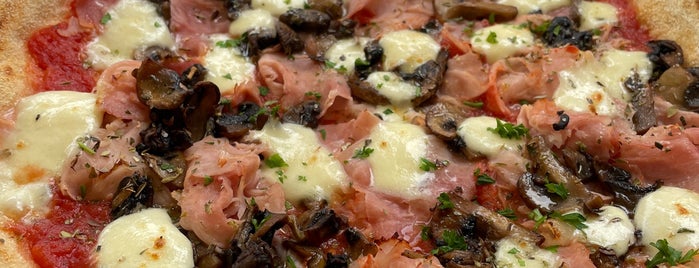 Maurizio's Pizzeria is one of Foodie.