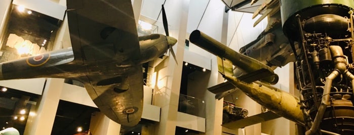 Imperial War Museum is one of Places To Go.
