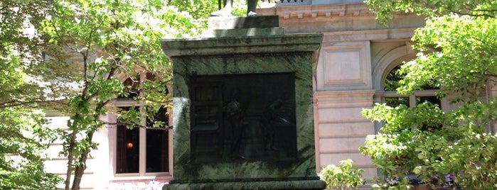 Benjamin Franklin Statue is one of Trips: Boston.