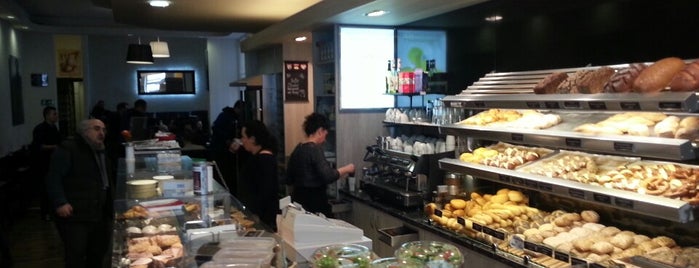 Bäckerei Café Tuna is one of สถานที่ที่ Comedor de Xis ถูกใจ.