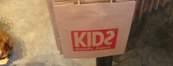 Kidsmadehere is one of tiendas.