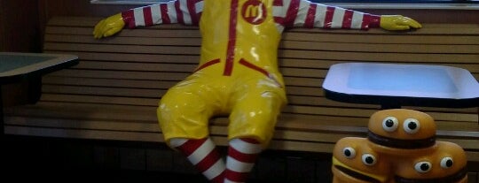 McDonald's is one of สถานที่ที่ Alan ถูกใจ.