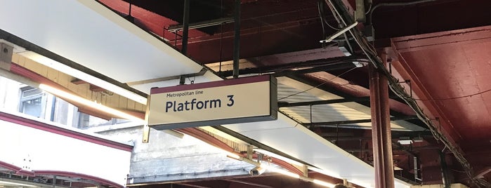 Platform 3 (S'bound Metropolitan) is one of Lugares favoritos de Cem.