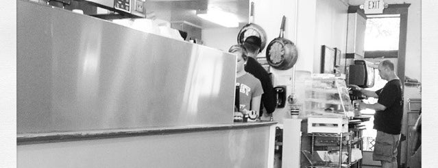 Skillet Cafe & Bakery is one of Posti che sono piaciuti a Evan.