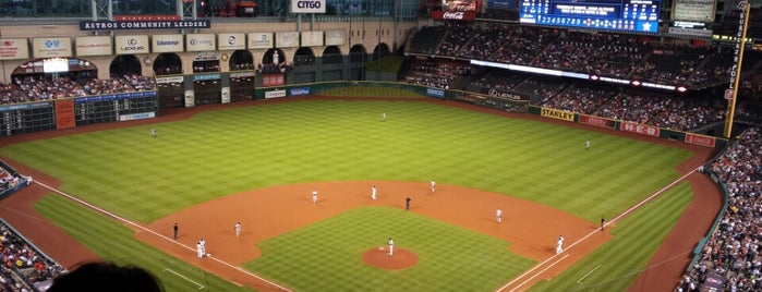 Minute Maid Park is one of Lugares favoritos de Berenice.