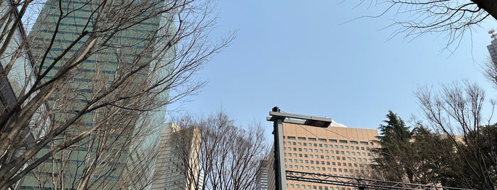 新宿グリーンタワービル is one of 高層ビル＠東京（part2）.