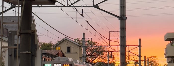 Todoroki Station (OM13) is one of 東急大井町線.