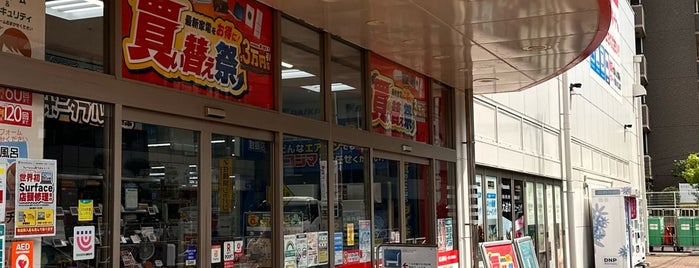 コジマ×ビックカメラ 用賀店 is one of kzouさんのお気に入りスポット.