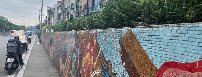 Con Đường Gốm Sứ (Hanoi Ceramic Mosaic Mural) is one of Địa điểm phải tới khi ở Hà Nội.