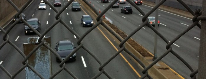 Savin Hill Bridge Above 93 is one of สถานที่ที่ Artem ถูกใจ.