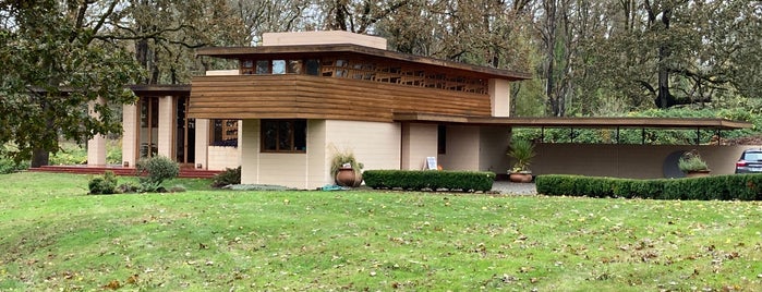 The Gordon House is one of Frank Lloyd Wright.