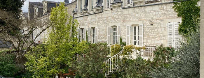 Hotel Diderot is one of Lieux qui ont plu à John.