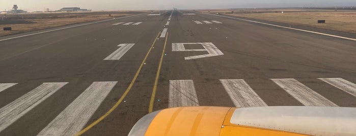 Keflavik International Airport / Keflavíkurflugvöllur (KEF) is one of Tempat yang Disukai John.