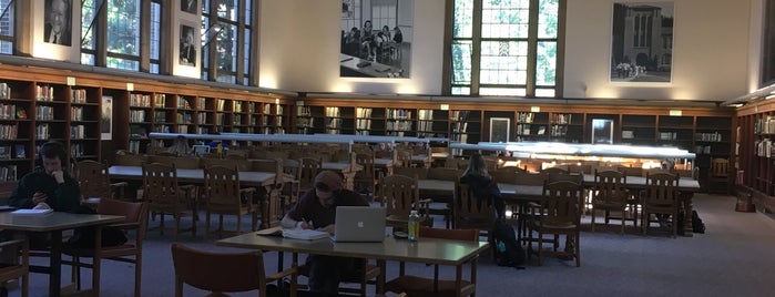 Mabel Zoe Wilson Library is one of สถานที่ที่ John ถูกใจ.