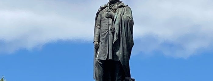 Daniel O'Connell Monument is one of Lugares favoritos de John.