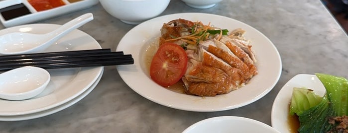 Loy Kee Best Chicken Rice 黎記海南雞飯 is one of around the Pek Kio.