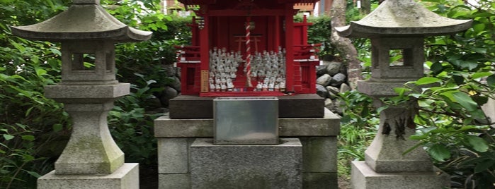 高幡不動尊 稲荷神社 is one of Orte, die Sigeki gefallen.
