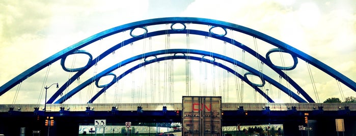 Gateway Bridge is one of Posti che sono piaciuti a Devonta.