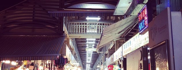Shilin Night Market is one of 台湾で行ったところ.
