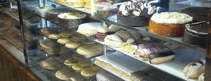 Kerrie Road Bakery & Cafe is one of Favorite Food.