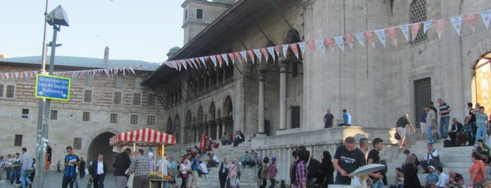 Eminönü Meydanı is one of istanbuldaysan istanbulu yaşayacaksın:).